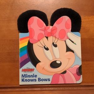 Minnie Knows Bows Board Book